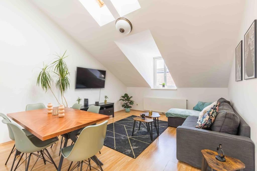 Modern Colonial Style, Central, Rooftop, Bbq Viena Exterior foto